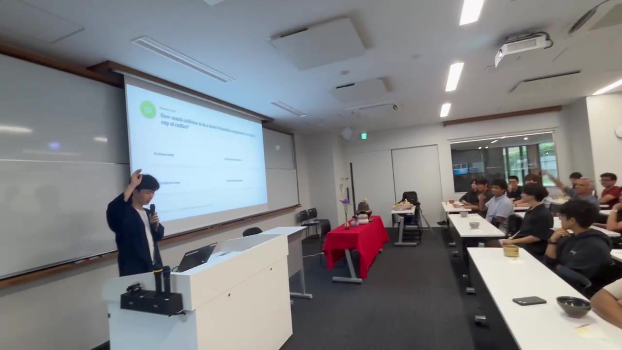 前に赤いお点前の席を用意した講義室