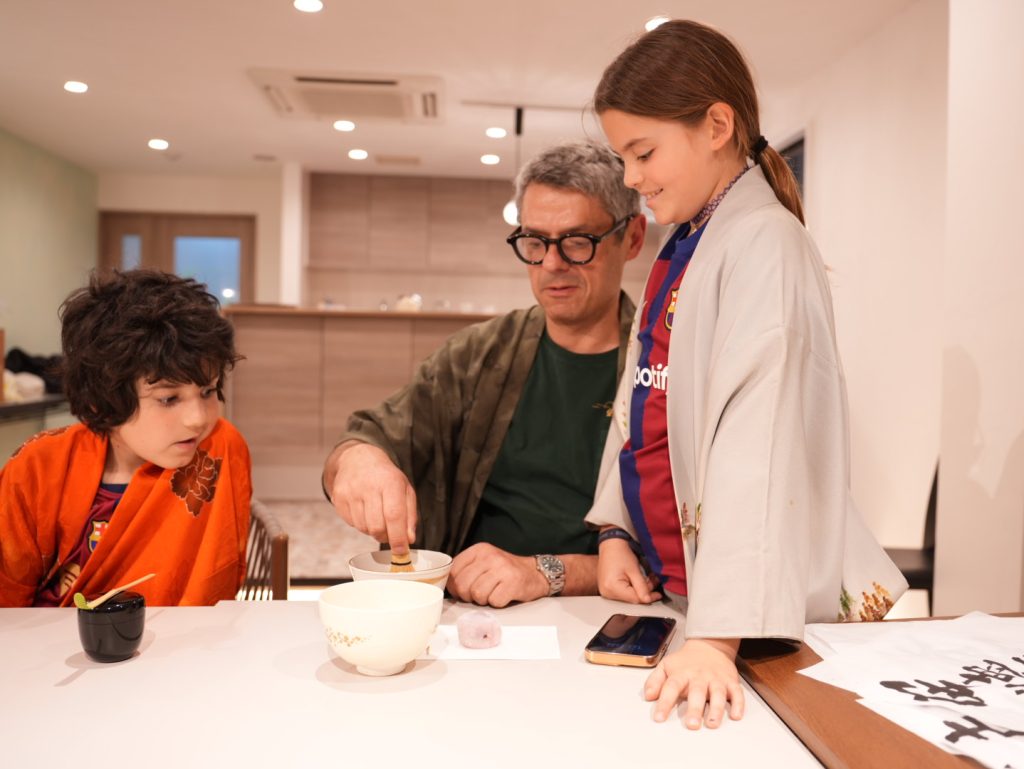 calligraphy and tea ceremony class in Osaka Calligraphy class osaka